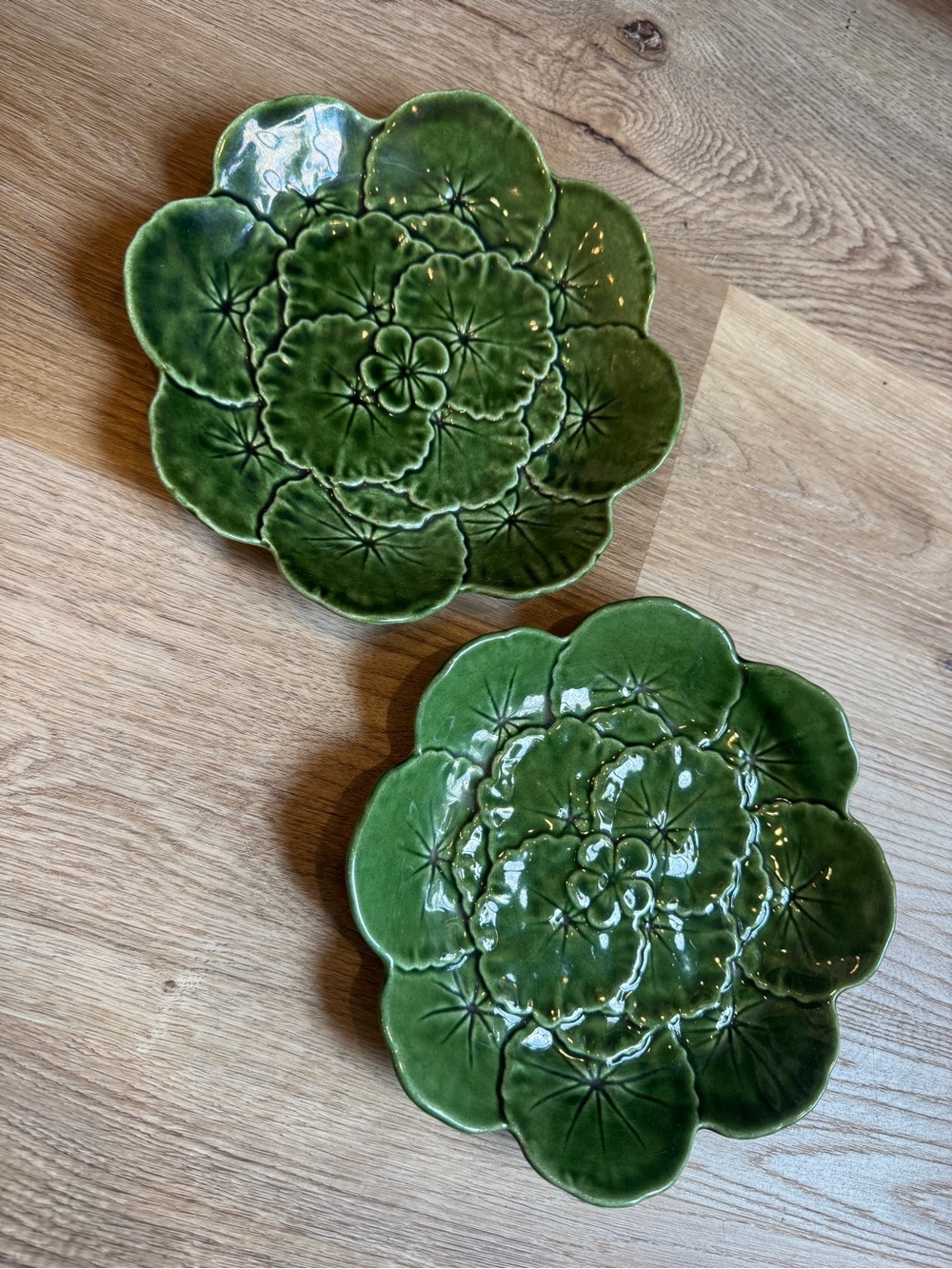 2 Vintage Green BELO Portugal Geranium Floral Plates 8” - Picture 5 of 5